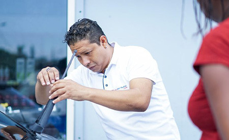 homme essuie-glace